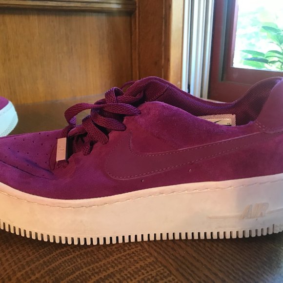Nike Women's Sneakers in Berry and White - Picture 3 of 8